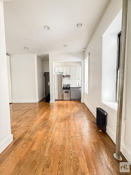 Building Photo - EASTERN PARKWAY / Crown Heights Studio 1-Bath