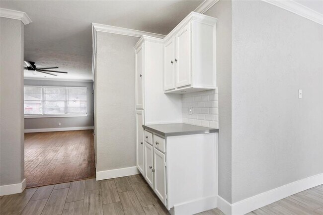 Building Photo - 2115 Linden Creek Ln