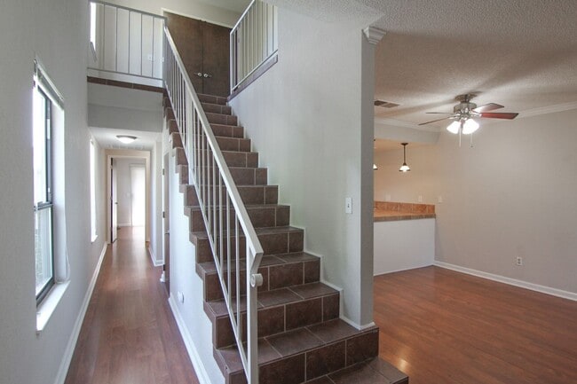 Building Photo - 2 Bedroom Condo for Rent in Redding CA with Pool, Tennis Courts, Garage | The Bluffs