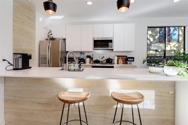 Building Photo - 2709 E 14th St