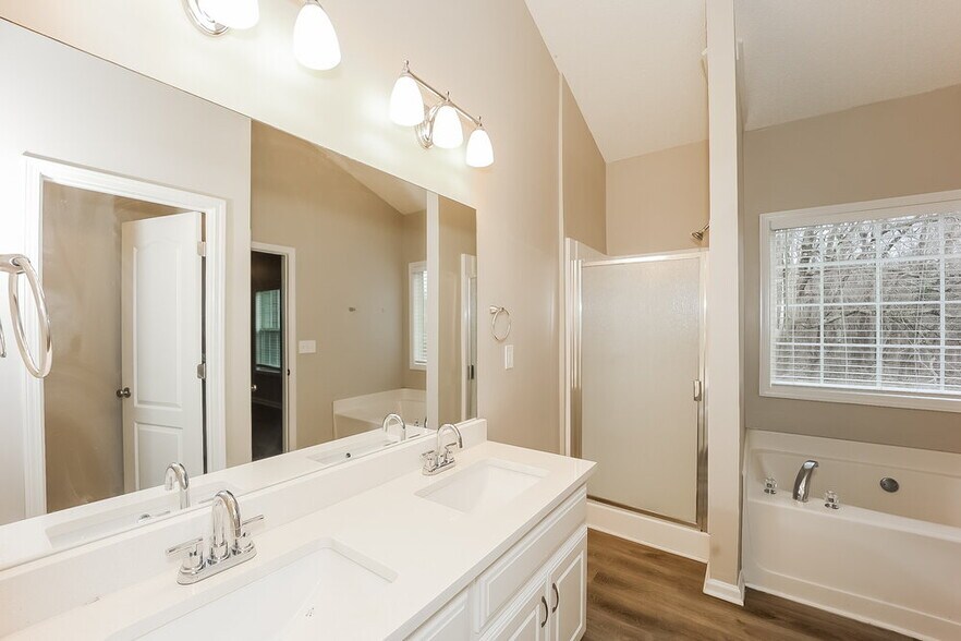 Building Photo - 303 Tara Beach Ln
