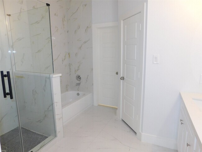 Building Photo - 7002 S Hall St