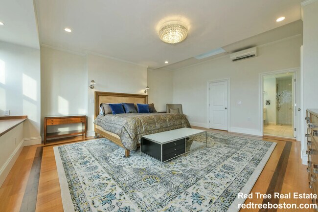 Building Photo - 214 Beacon St