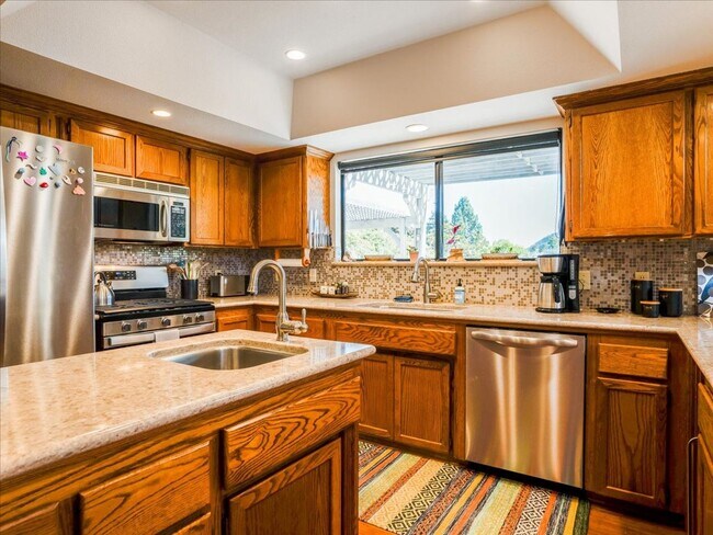 Building Photo - 271 Twin Ridge Dr