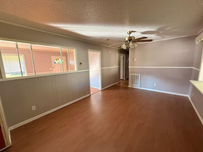 Building Photo - Move-In Ready 3BR Home Available Now!