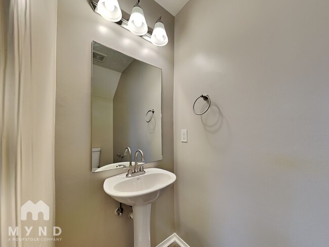 Building Photo - 2838 Creekbend Dr
