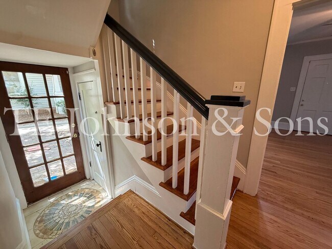 Building Photo - 817 S Hawthorne Rd
