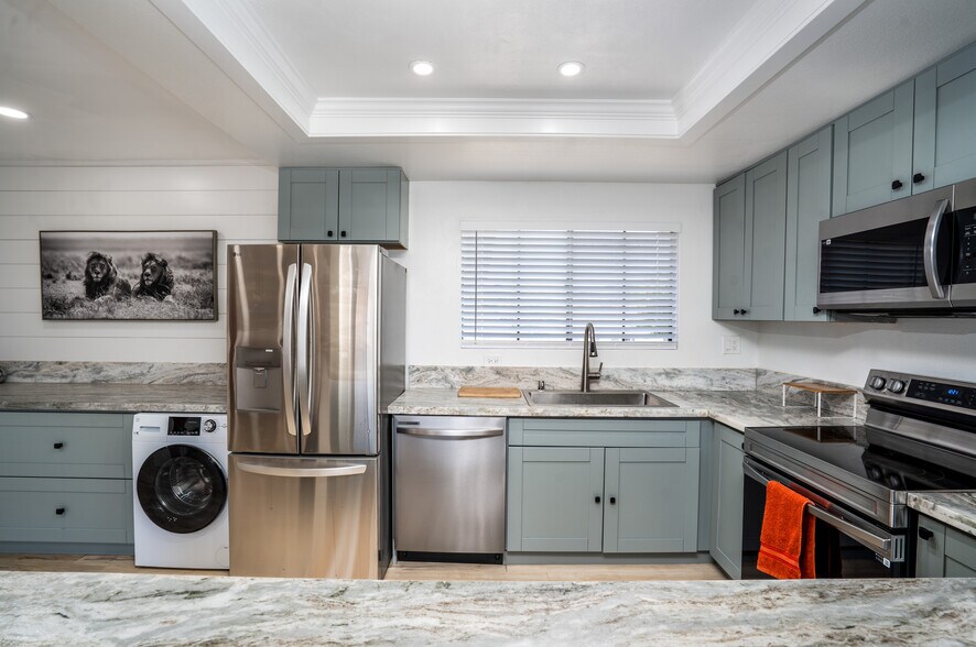 Building Photo - 3407 Del Este Way