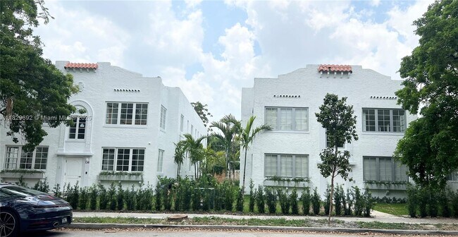 Building Photo - 128 NE 46th St