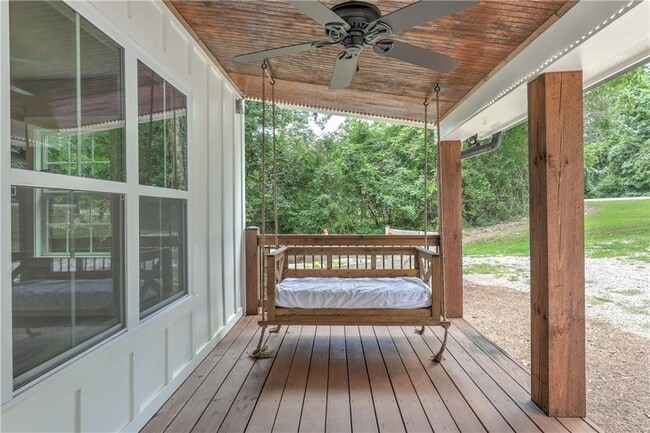 Building Photo - 623 Sweetwater Creek Dr