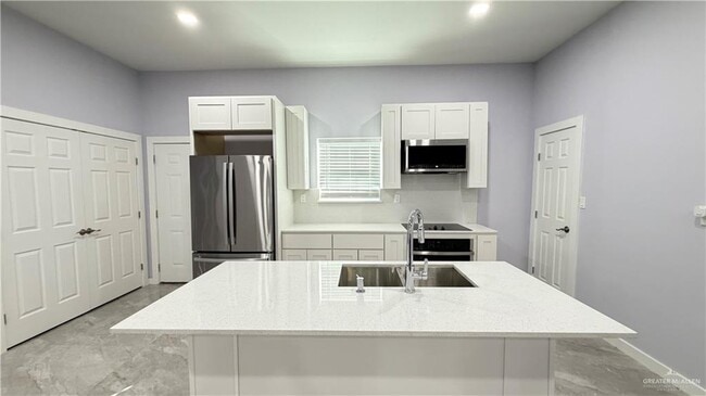 Building Photo - 30 Lilac Ave