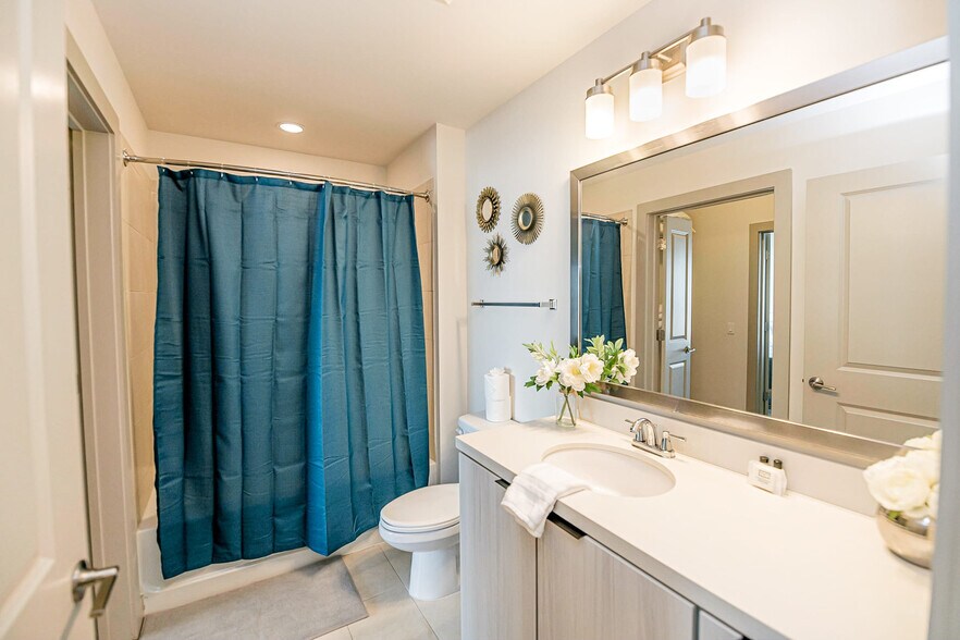 Building Photo - 225 S Poplar St