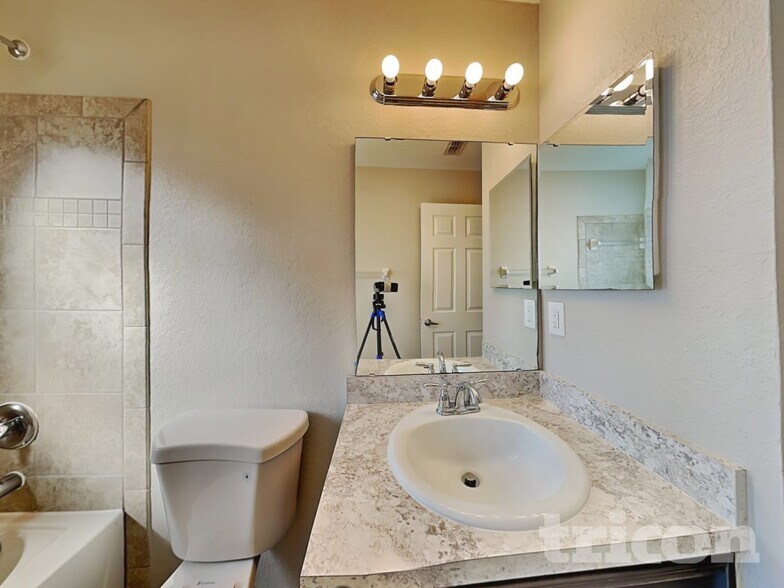 Building Photo - 8070 Diamond Creek Ln