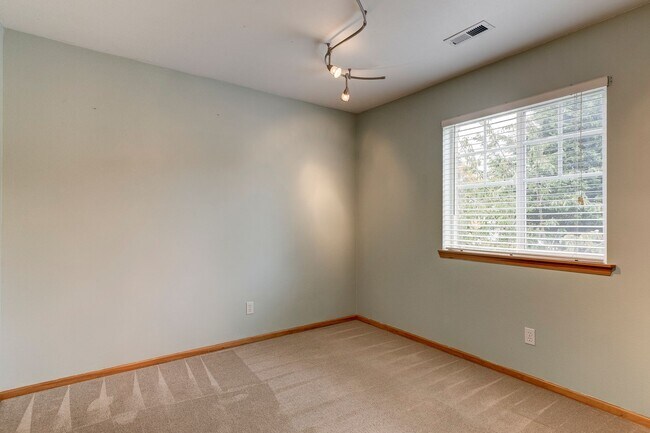 Building Photo - 3-bedroom, 2.5-bathroom Pet Friendly Home