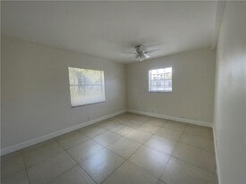 Building Photo - 601 NE 29th Dr