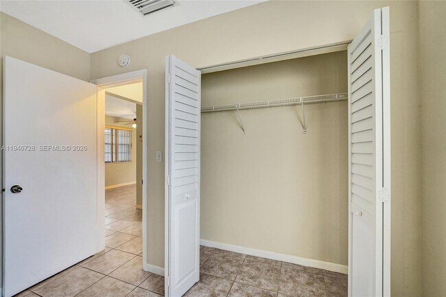 Building Photo - 111 SE 4th Ave