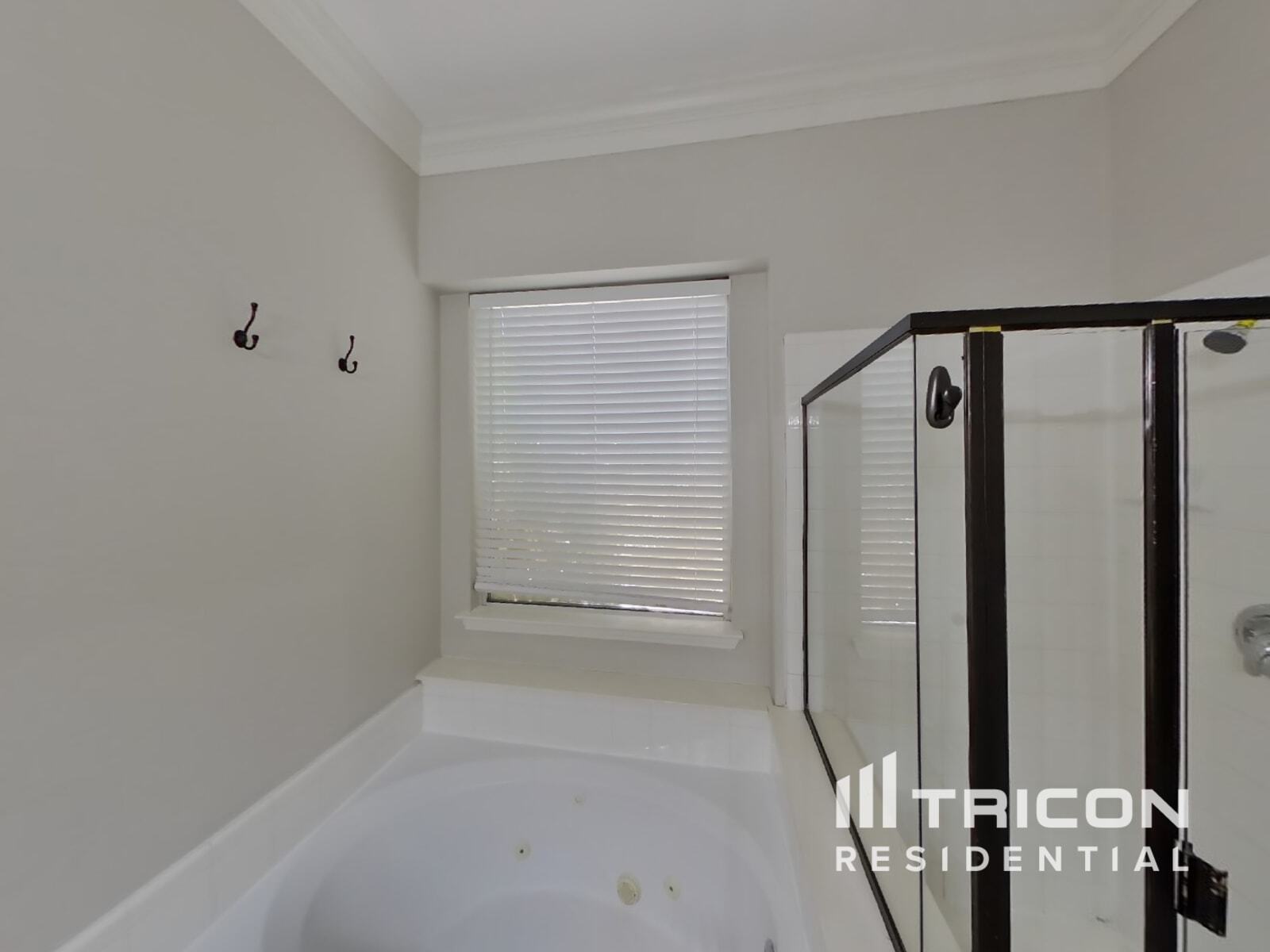Building Photo - 2020 Hillcroft Dr