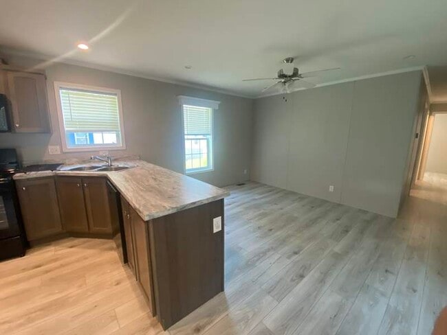 Building Photo - 518 Murray Dr