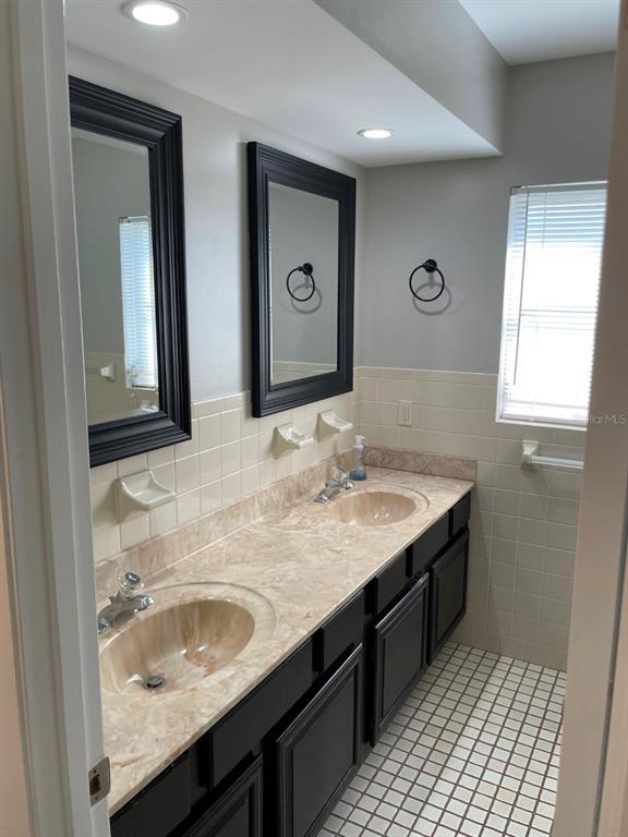 Building Photo - 419 12th Ave