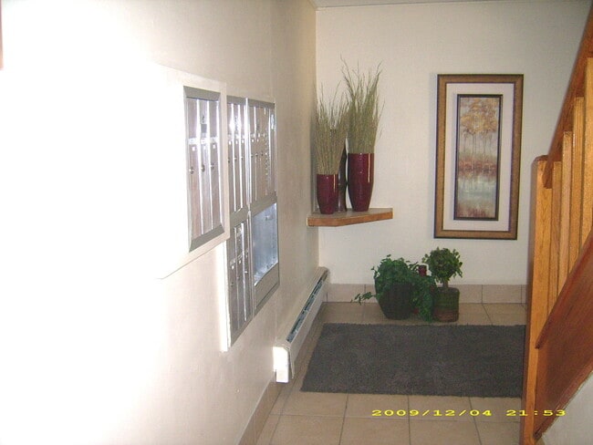 Building Photo - 7019 W Irving Park Rd