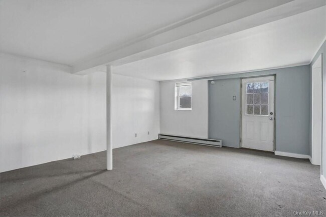 Building Photo - 492 Black Meadow Rd