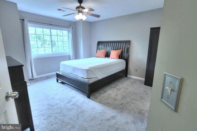 Building Photo - 5704 Chapman Mill Dr
