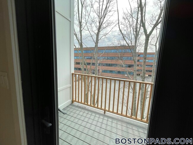 Building Photo - 157 Everett St