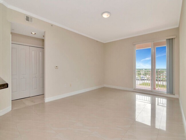 Building Photo - Waterfront Penthouse Living – Luxury 3 Bedroom / 2 Bath Condo on the Water