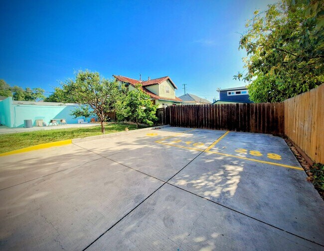 Building Photo - N11T88-90