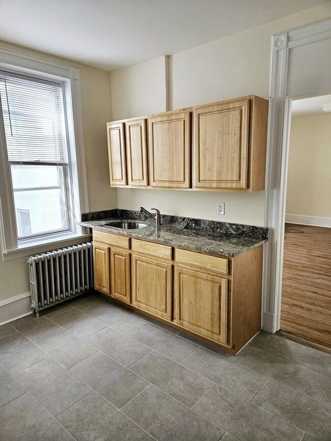 Building Photo - 327 Jackson St