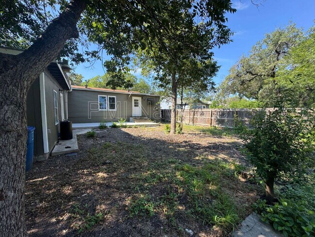 Building Photo - 1719 Schley Ave