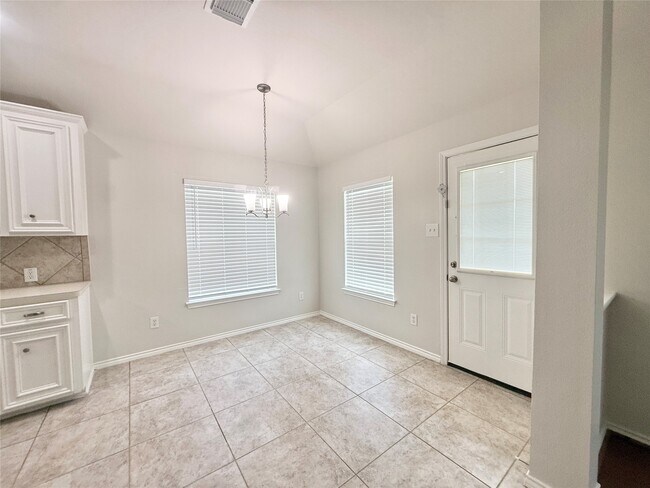 Building Photo - 12404 Shady Brook Dr
