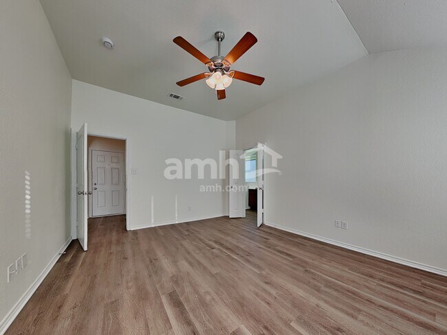 Building Photo - 924 Mesa Vista Dr