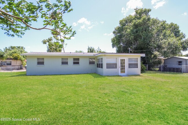 Building Photo - 1286 Hollywood Dr