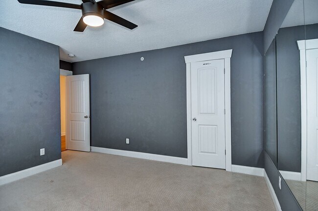 Building Photo - MOVE IN READY! GORGEOUS HOME IN CHESAPEAKE!