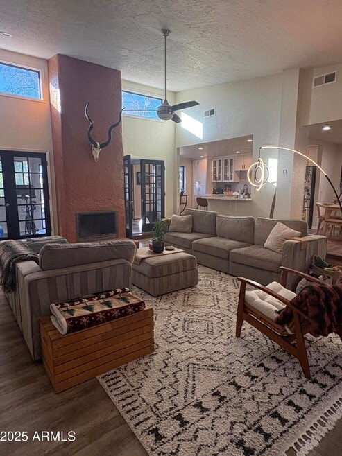 Building Photo - 646 W Port Au Prince Ln