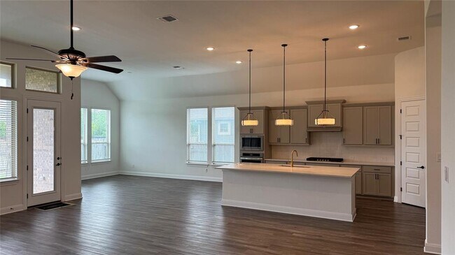 Building Photo - 352 Olympic Pk Dr