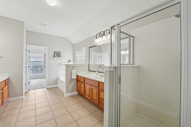 Building Photo - 1206 Canyon Maple Rd