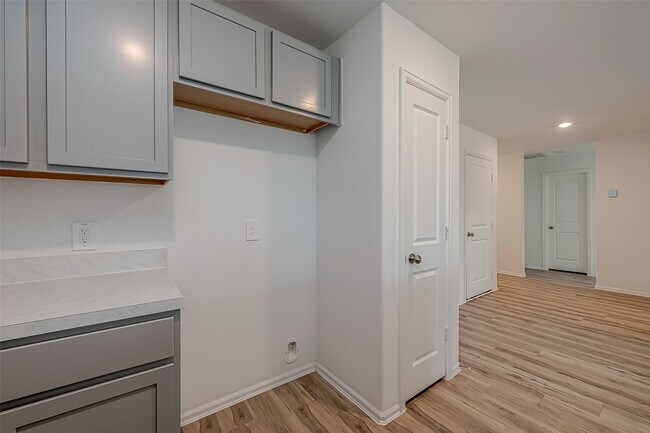 Building Photo - 18111 Robin Creek Dr