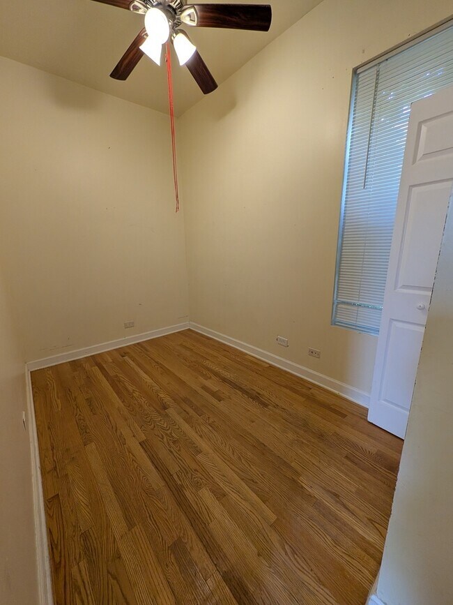 Building Photo - 5031 S Hermitage Ave