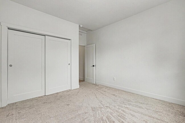 Building Photo - 801 8th St S
