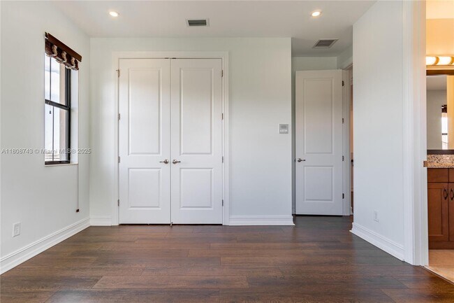 Building Photo - 8680 Watercrest Cir W