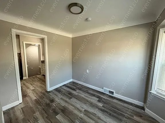 Building Photo - 15516 Lincoln Ave