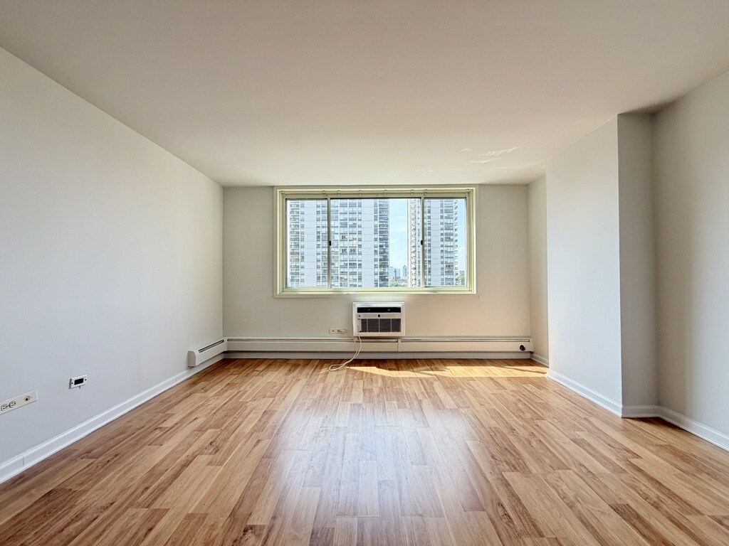 Building Photo - 1442 N Dearborn St
