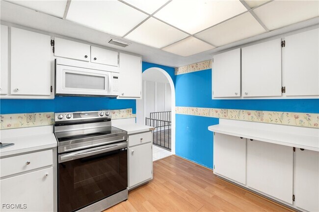 Building Photo - 2330 Caladium Rd