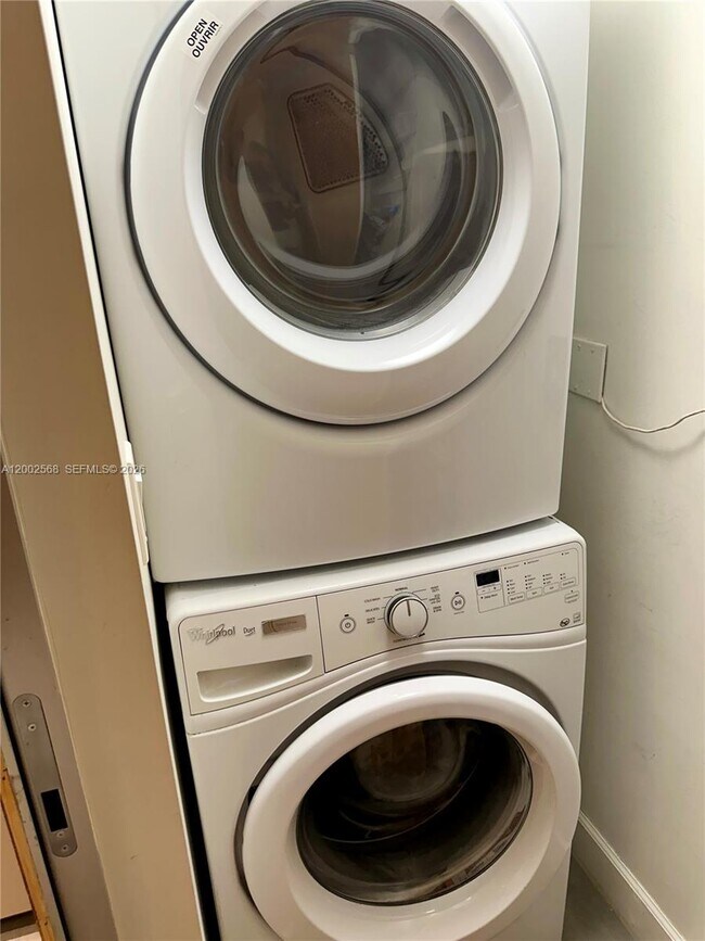 Building Photo - 650 West Ave