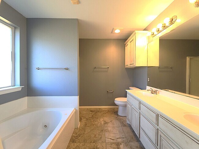 Building Photo - 3323 Mugsy Dr