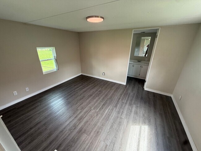 Building Photo - 187 W Henry Ln