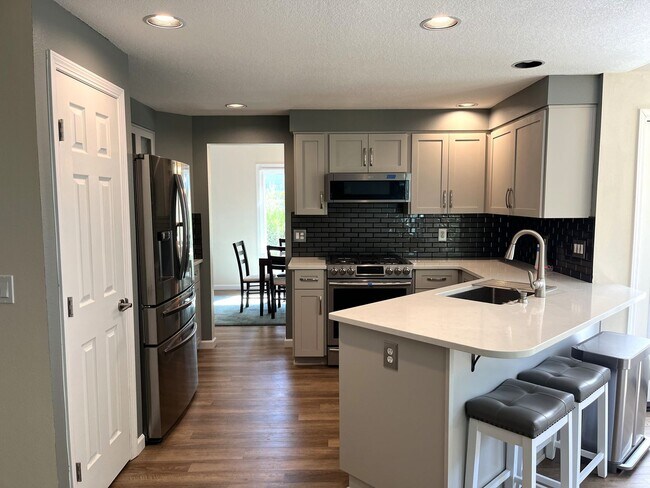 Building Photo - Bright & Spacious 3-Bedroom Home – Ideal for Entertaining & Everyday Comfort