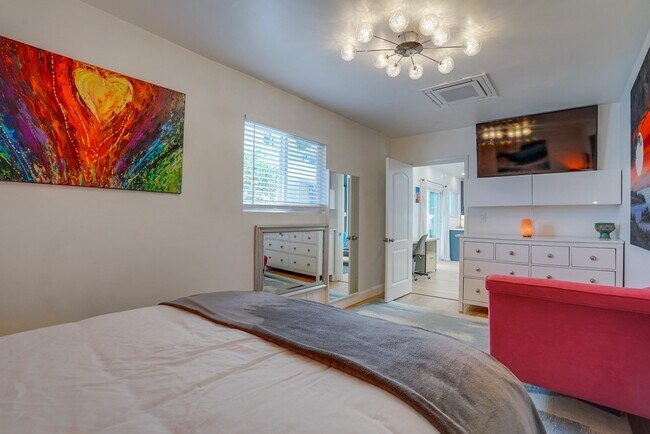 Building Photo - 12042 Sylvester St